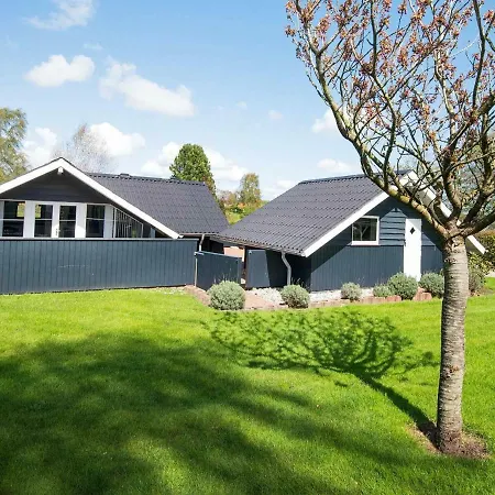 Holiday Xi Semesterbostad